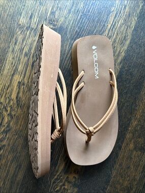 Volcom Women's Light Brown Braided Strap Flip Sandals